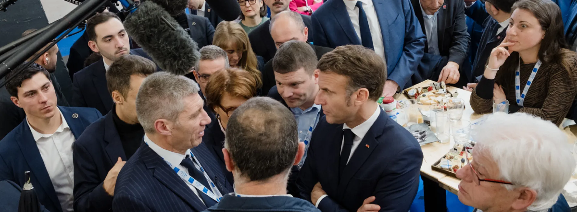 Visite d'Emmanuel Macron sur le stand de la filière laitière